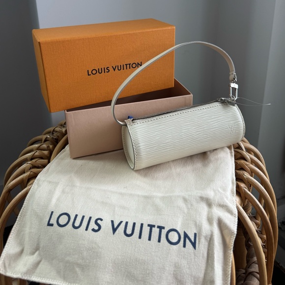 Louis Vuitton Mini Papillon - Picture 1 of 9